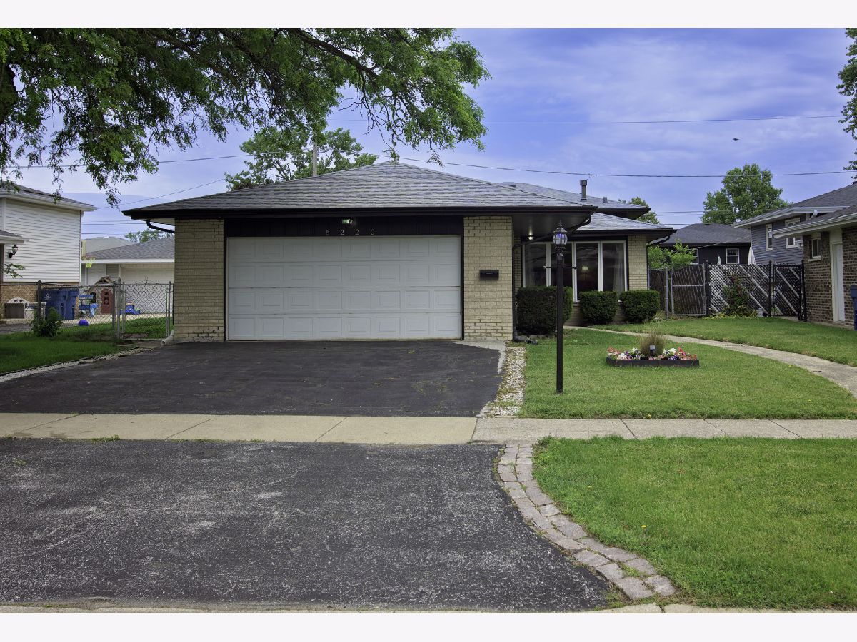  For Sale Crestwood Illinois, 5220 138th Street