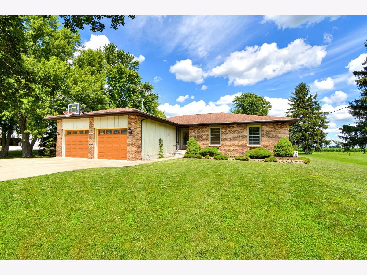  Sold Lexington Illinois, 305 Vermillion