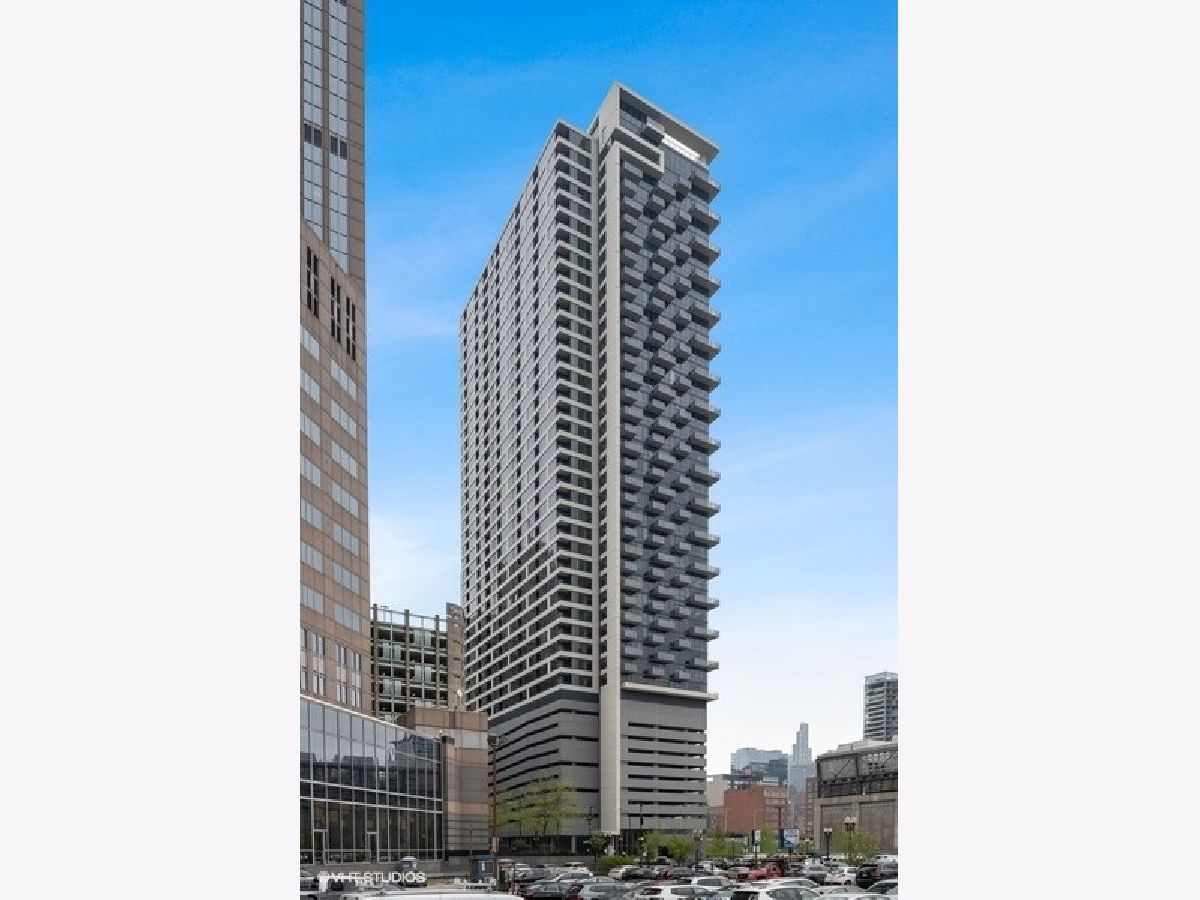  Rented Chicago Illinois, 235 Van Buren
