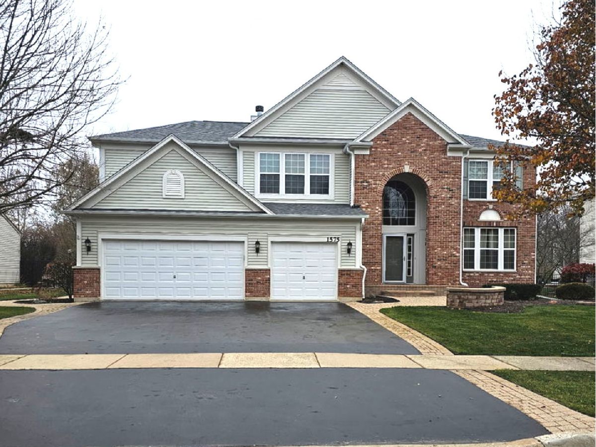 Homes For Sale Grants Grove Lindenhurst Illinois, 1575 Mcclellan Drive