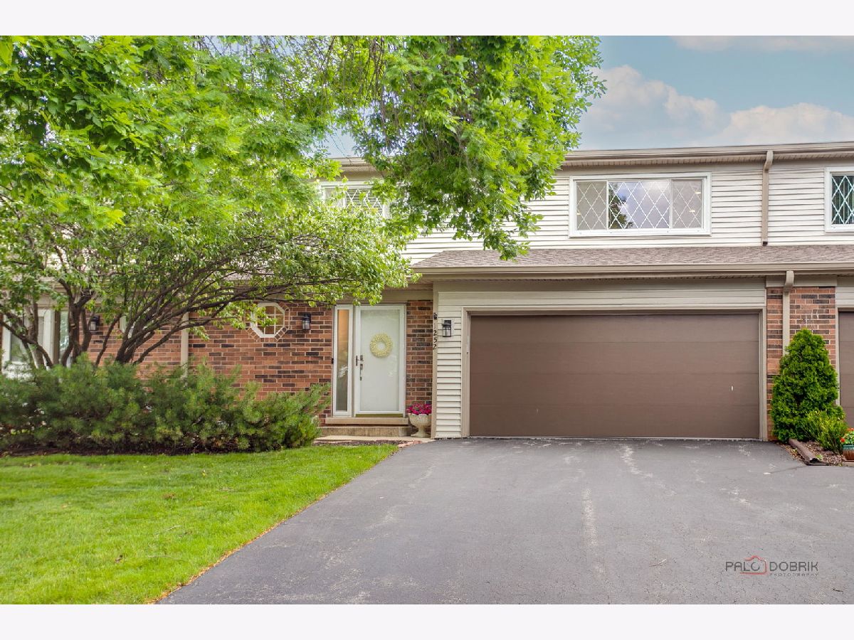 Townhomes & Condos For Sale Libertyville Ridge Libertyville Illinois, 1252 Briarwood Lane