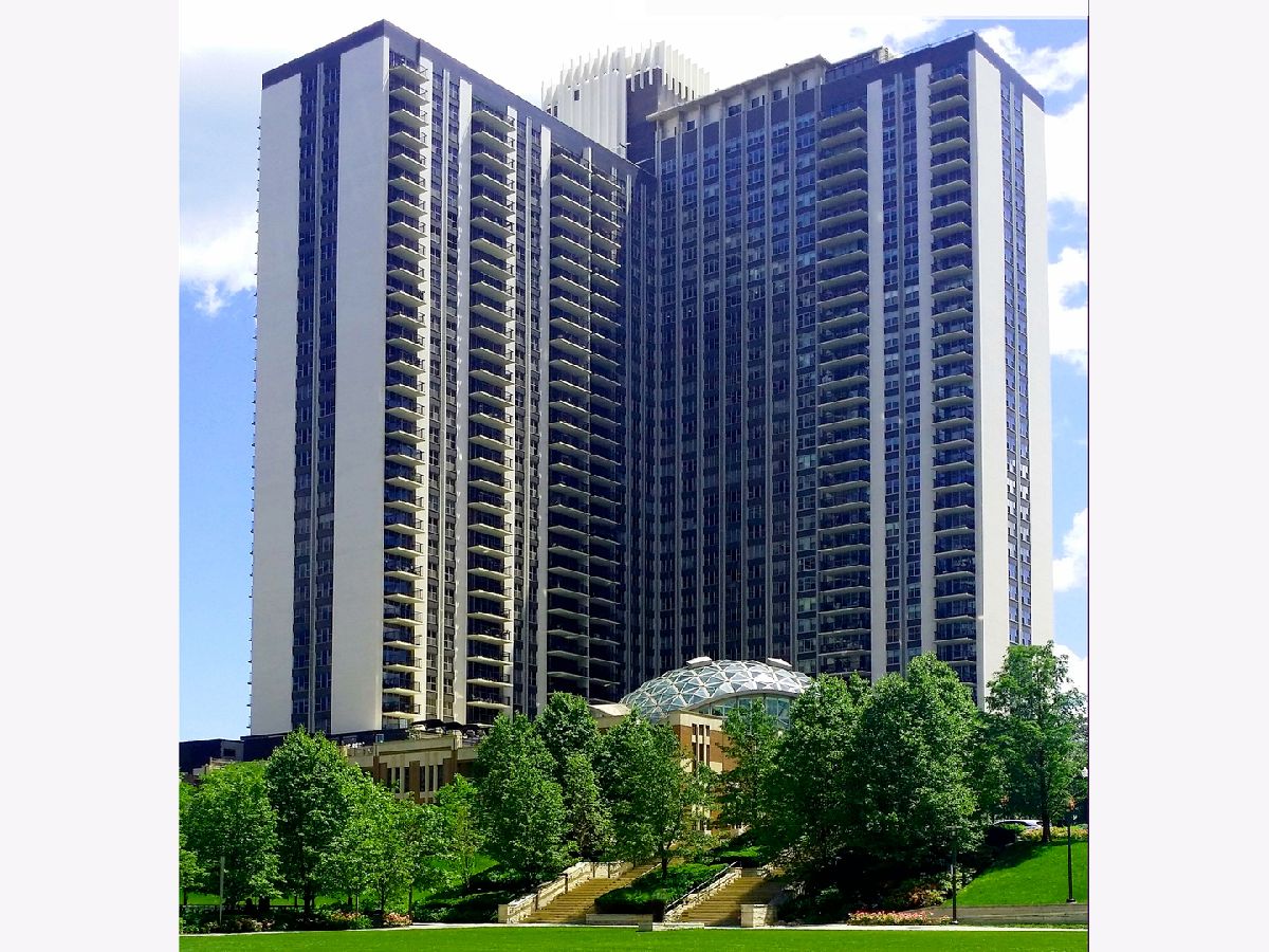 Condos & Townhomes Rented New Eastside Chicago Illinois, 400 Randolph