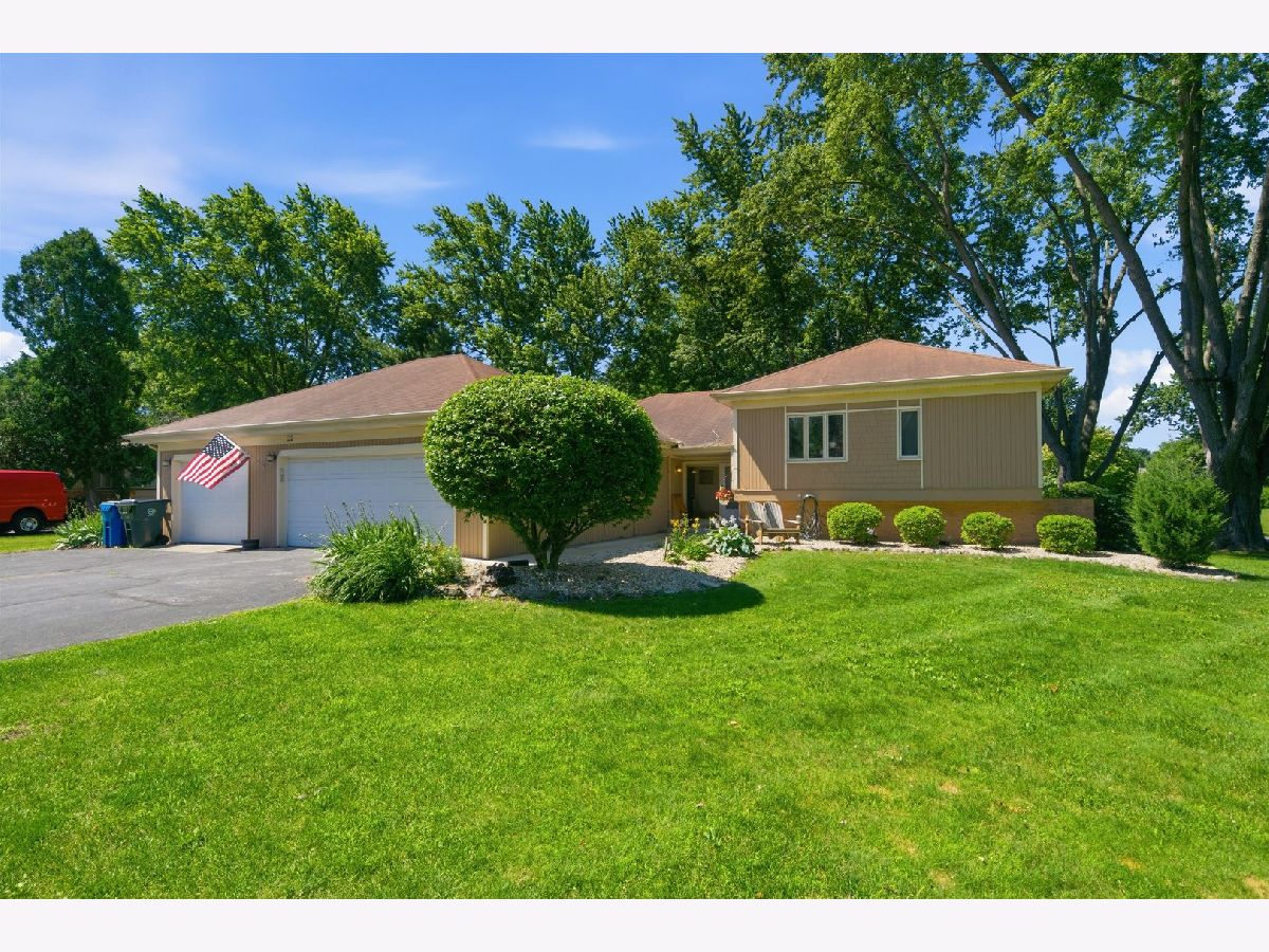  For Sale Sleepy Hollow Illinois, 22 Plum Court