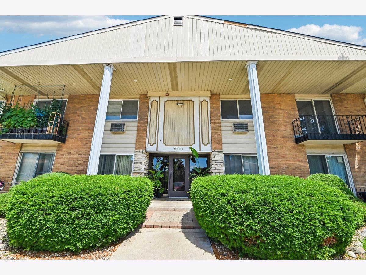 Condominiums For Sale Ballard Court Des Plaines Illinois, 8997 Kennedy Drive