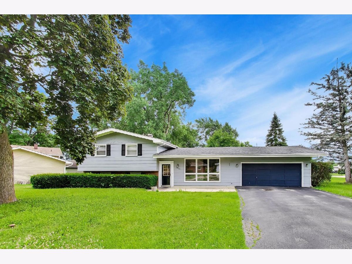  For Sale Lindenhurst Illinois, 2401 Thornwood Drive