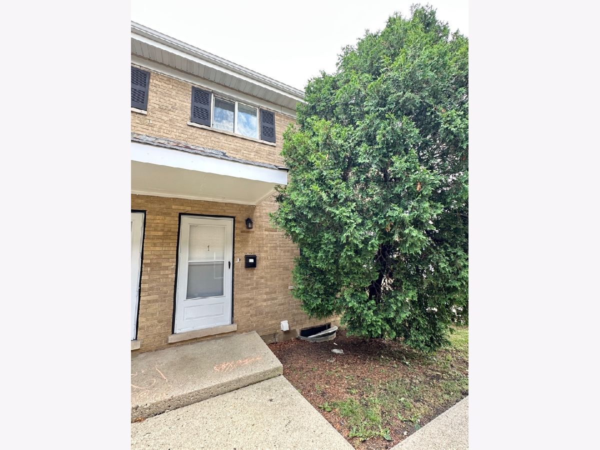  Rented Wheaton Illinois, 1715 Roosevelt