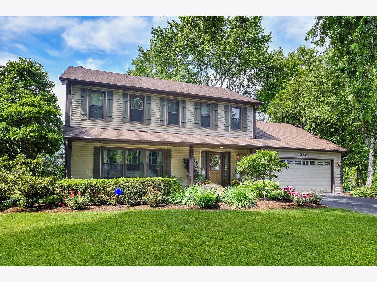 Homes For Sale Naper Carriage Hill Naperville Illinois, 228 Brooklea Court