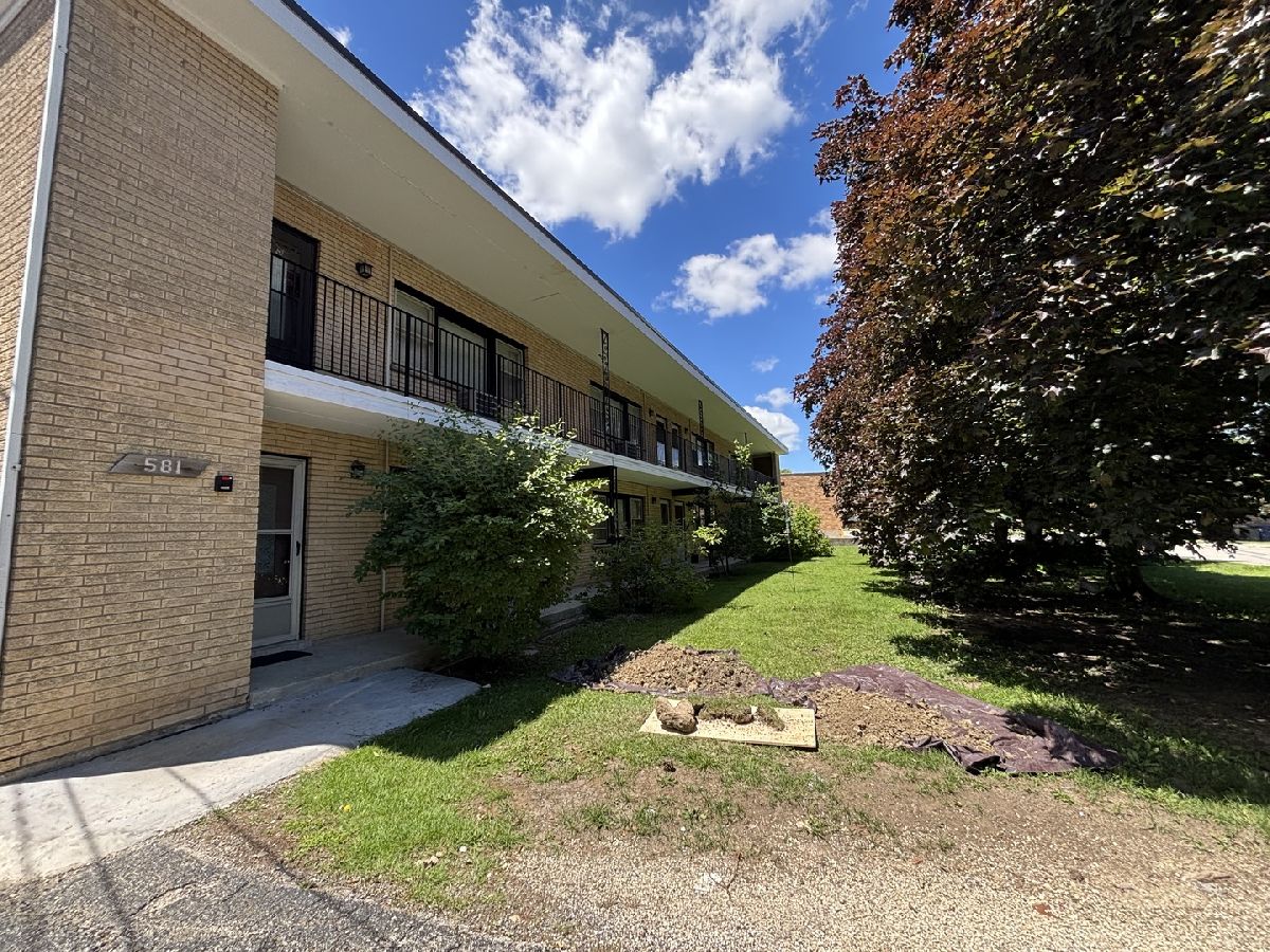  Rented Clarendon Hills Illinois, 581 Burlington