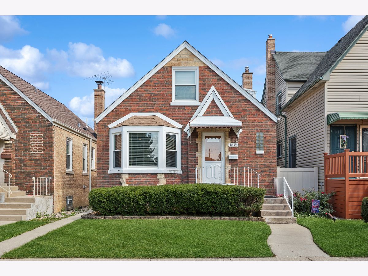  For Sale Chicago Illinois, 3649 Newcastle Avenue