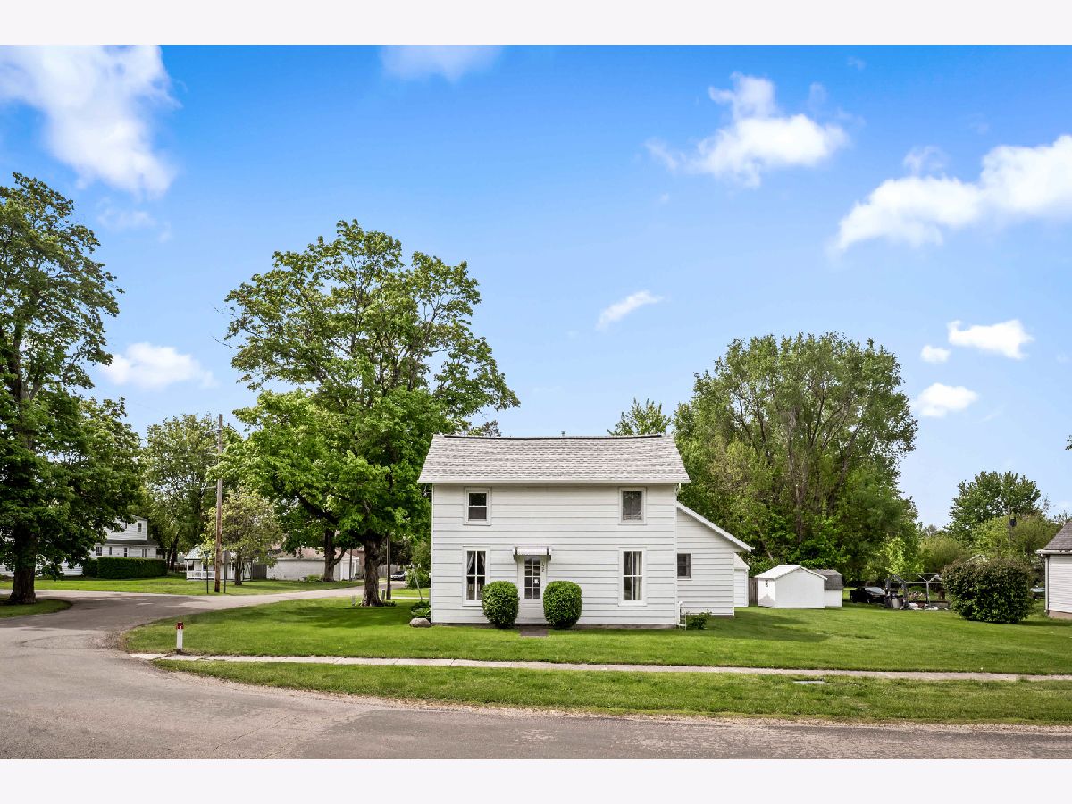  For Sale Stanford Illinois, 122 Main Street