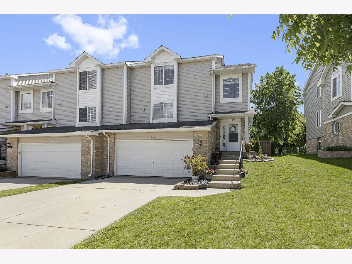 Townhomes For Sale Crystal Square Grayslake Illinois, 1273 Karyn Lane