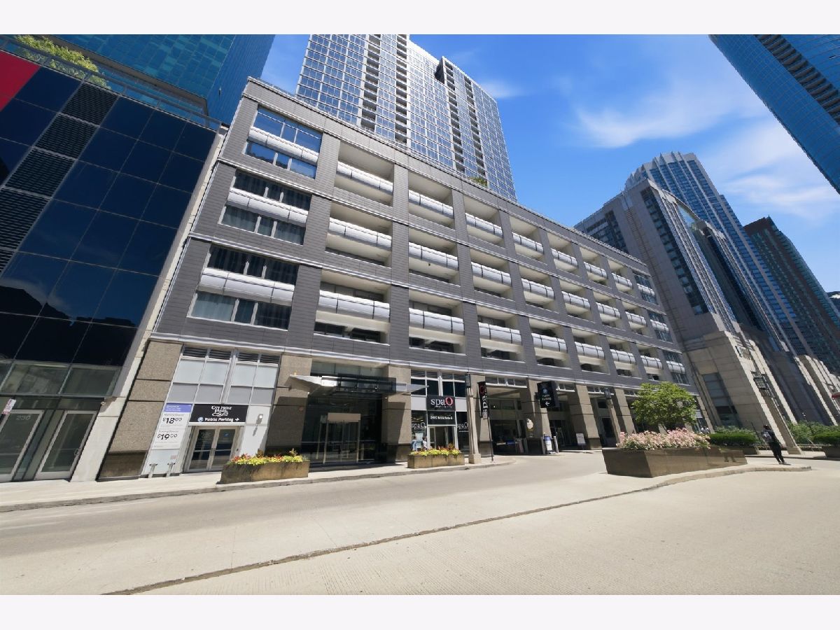 Condominiums Rented Fairbanks At Cityfront Chicago Illinois, 240 Illinois