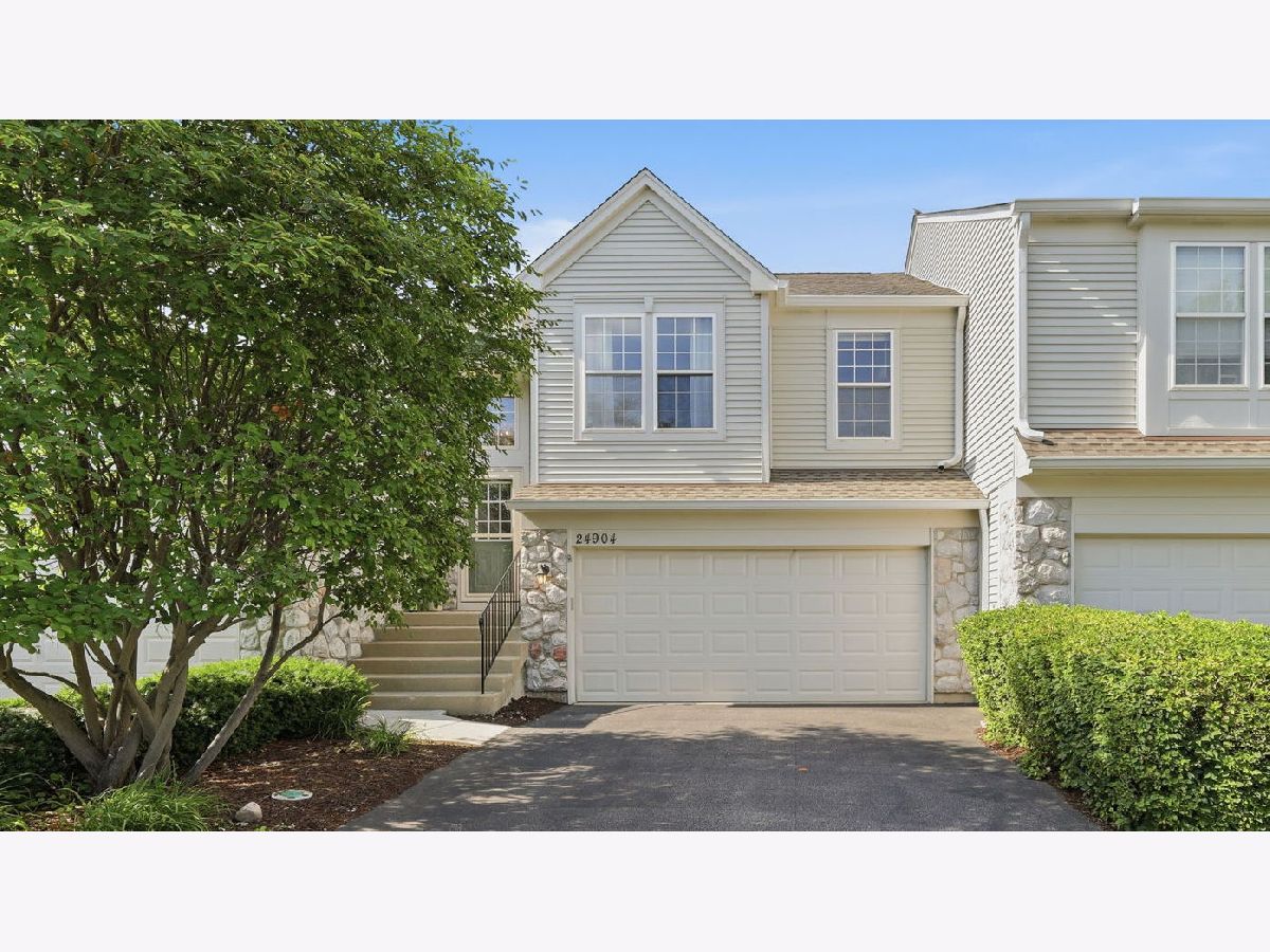 Homes & Townhomes & Condos For Sale Auburn Lakes Plainfield Illinois, 24904 Gates Lane