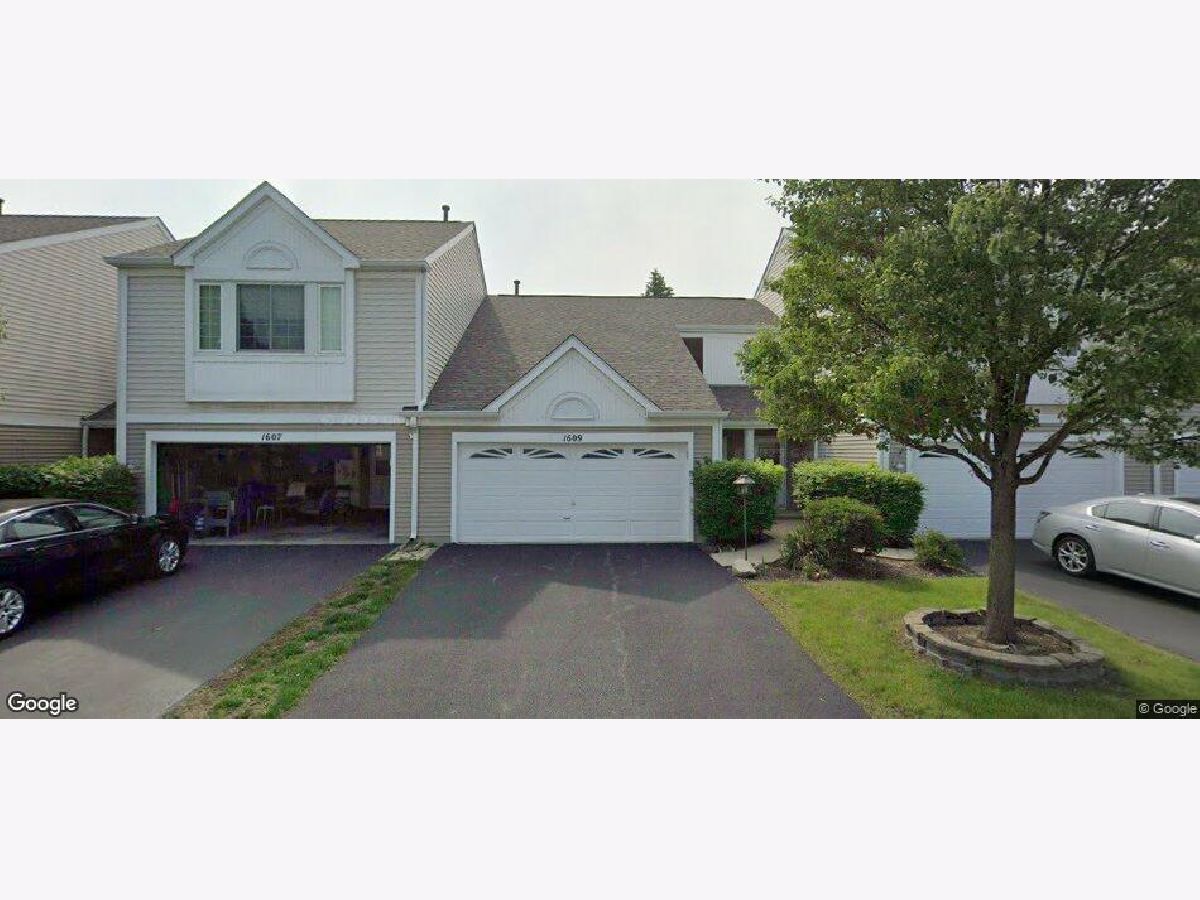 Townhomes & Condos & Homes For Sale Amber Grove Bartlett Illinois, 1609 Spaulding Road
