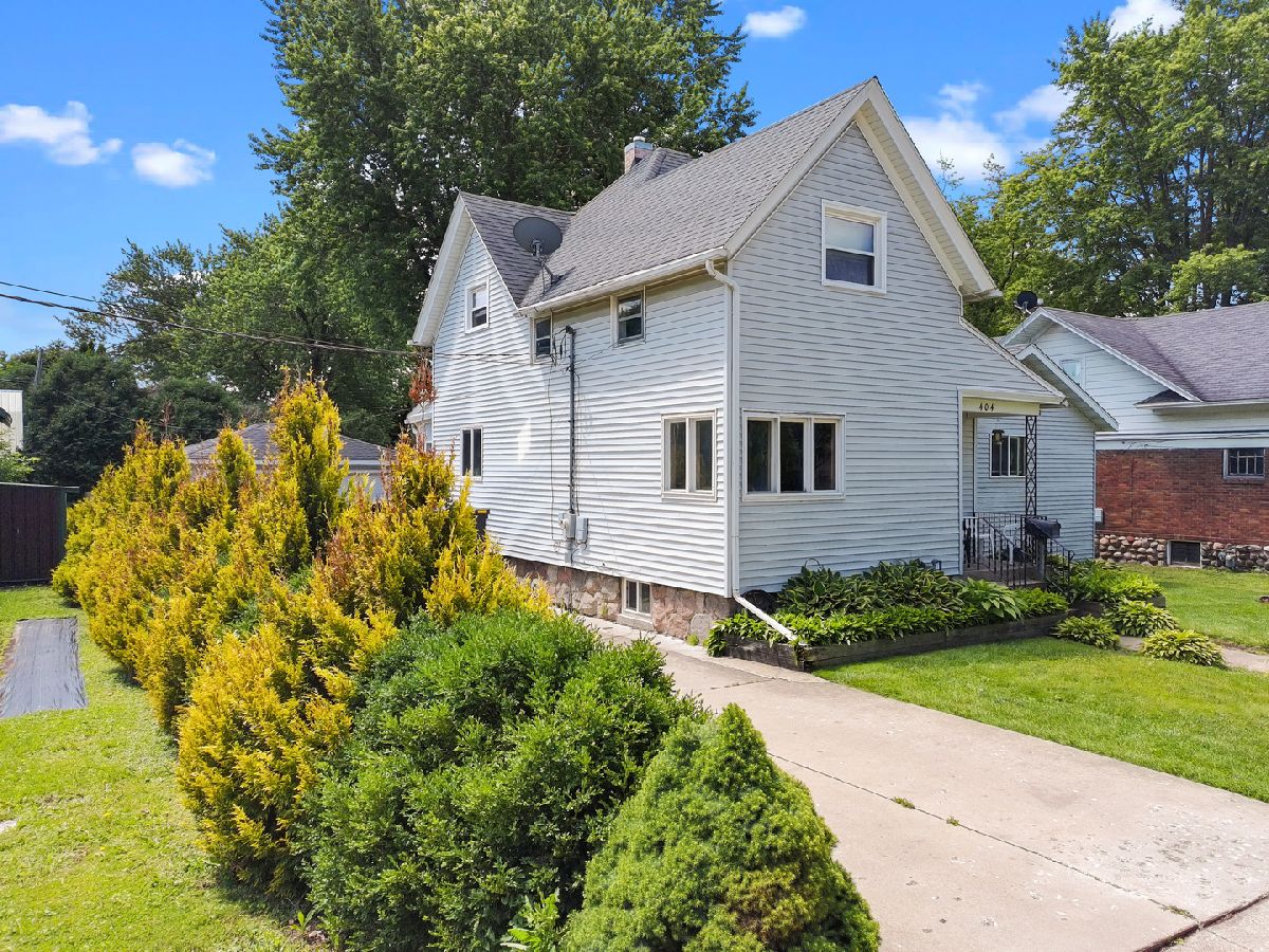  For Sale Harvard Illinois, 404 Burbank Street
