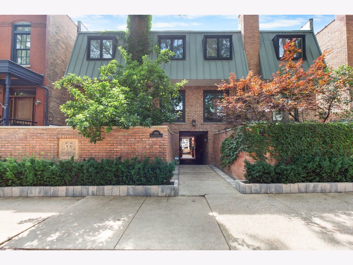  For Sale Chicago Illinois, 1912 Cleveland Avenue