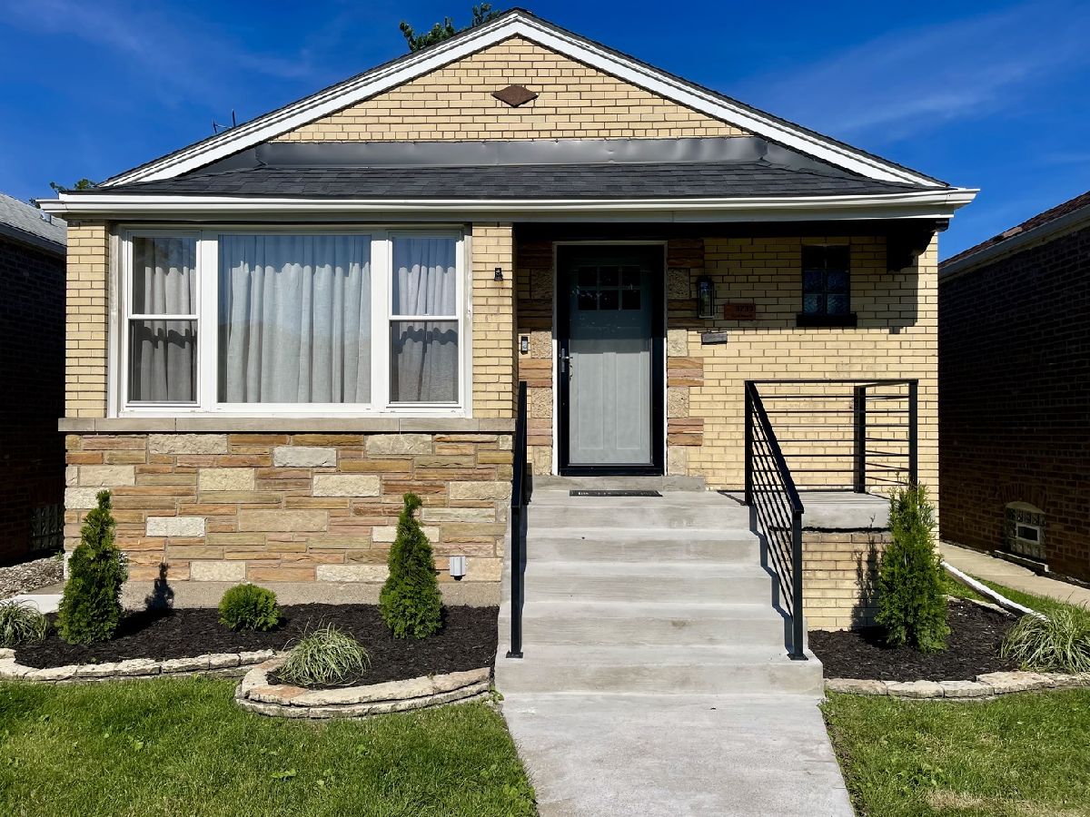  For Sale Chicago Illinois, 8739 Bennett Avenue