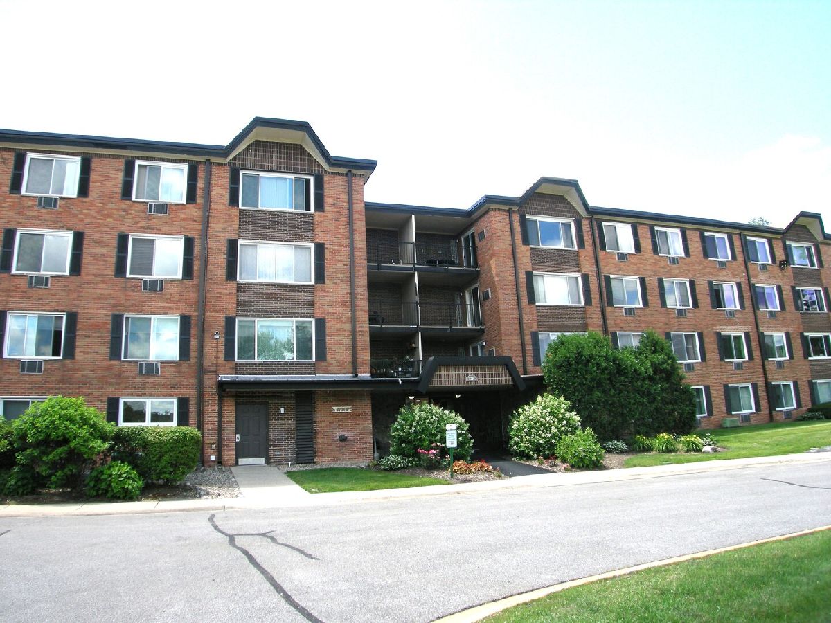 Condominiums For Sale Mallard Cove Arlington Heights Illinois, 1216 New Wilke Road
