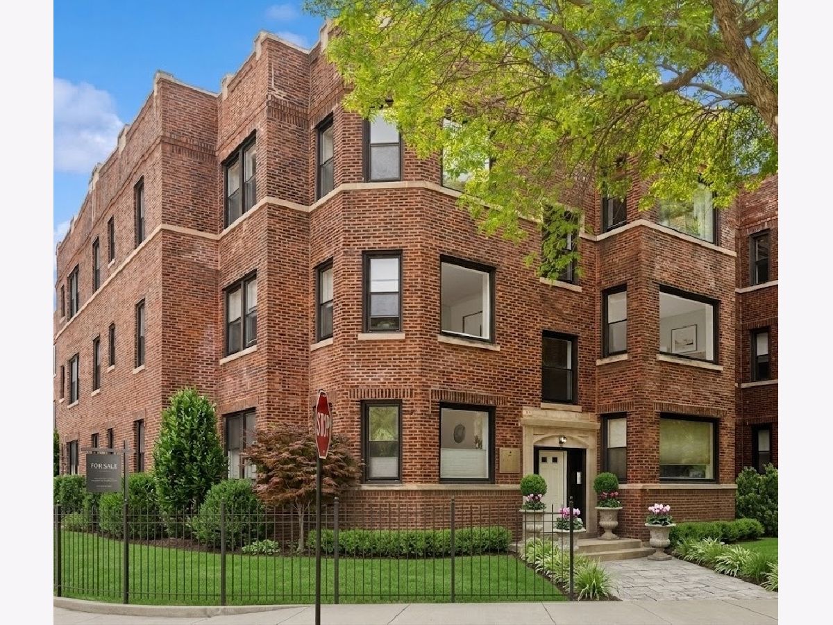  For Sale Chicago Illinois, 4753 Beacon Street