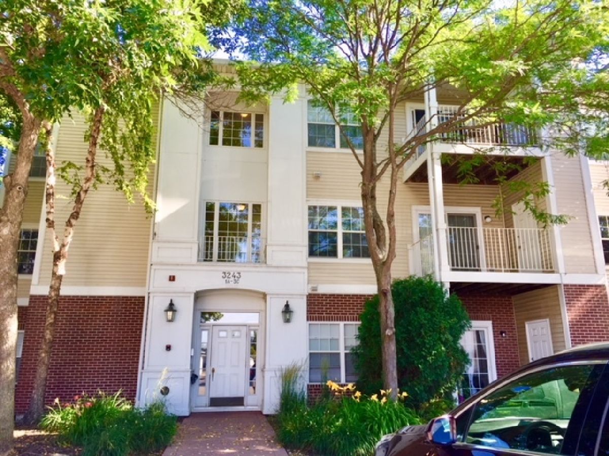  Rented Lake Bluff Illinois, 3243 Stratford