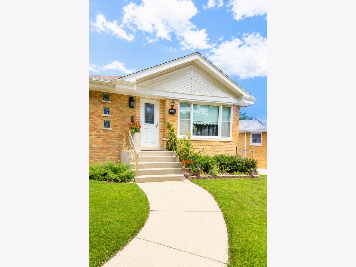  For Sale Westchester Illinois, 10616 Essex Street