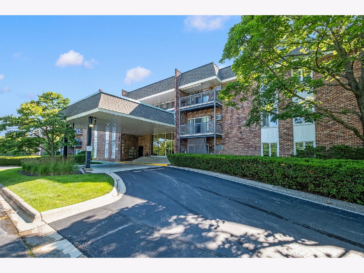 Condominiums For Sale Westbrook West Downers Grove Illinois, 3913 Saratoga Avenue