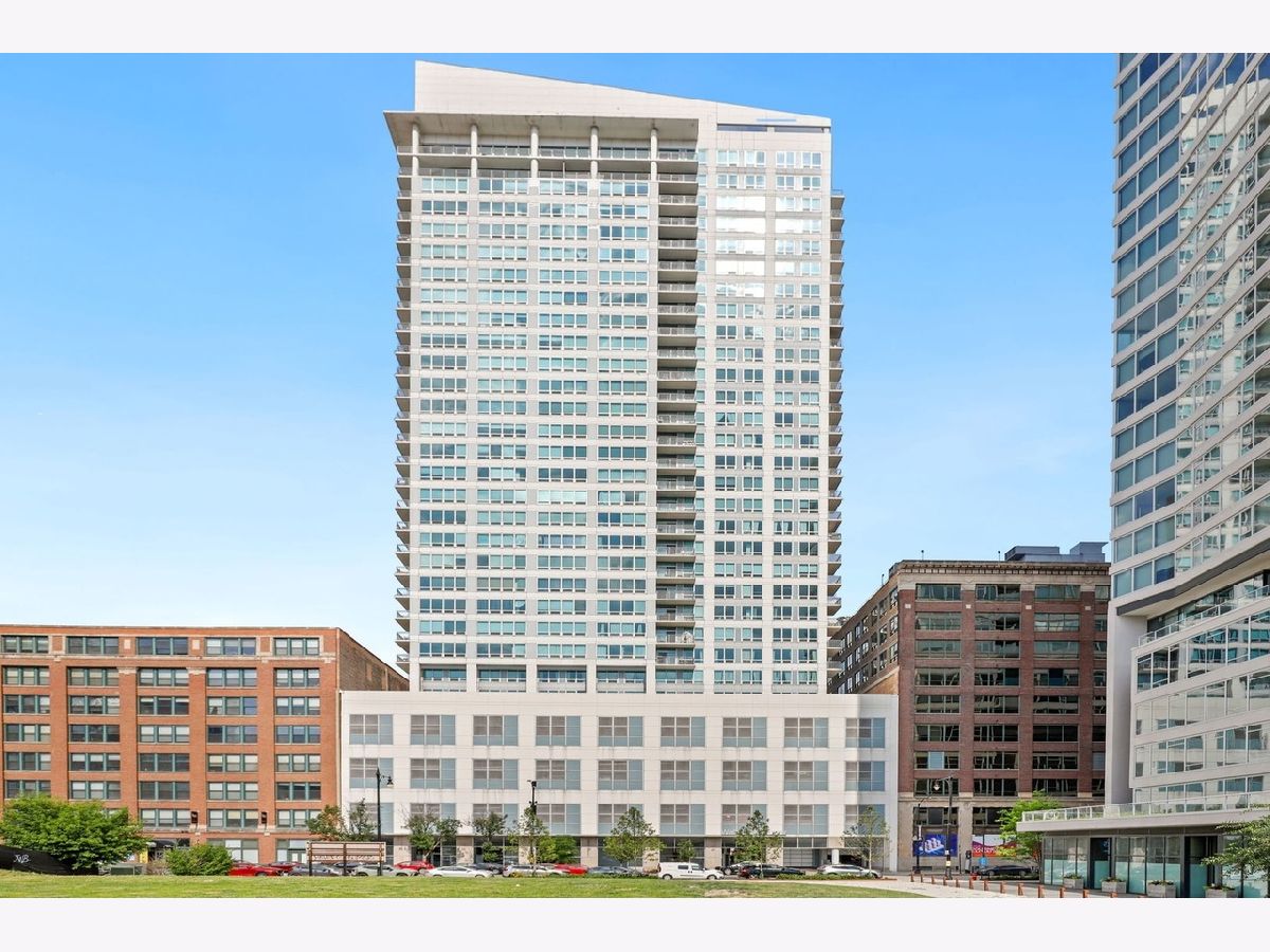  Rented Chicago Illinois, 701 Wells