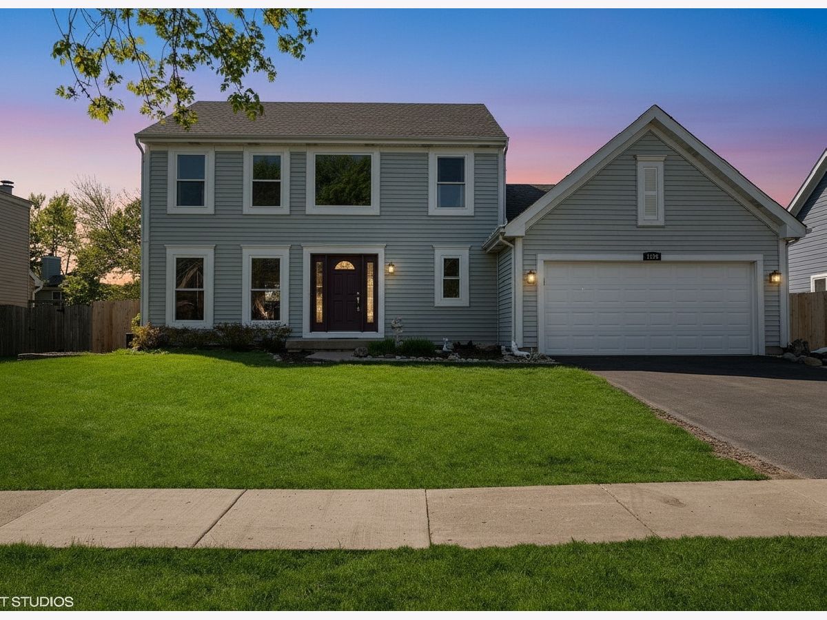 Homes For Sale Hunters Ridge Grayslake Illinois, 1196 Hummingbird Lane
