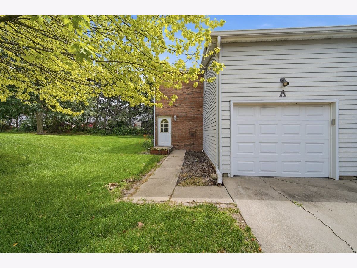 Condos & Townhomes For Sale Landmark Normal Illinois, 1532 Hunt Drive
