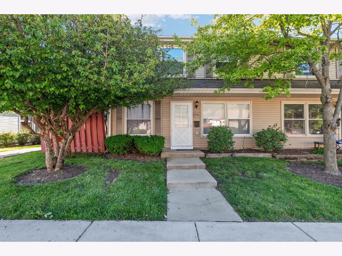 Townhomes & Condos For Sale Barrington Square Hoffman Estates Illinois, 1796 Queensbury Circle