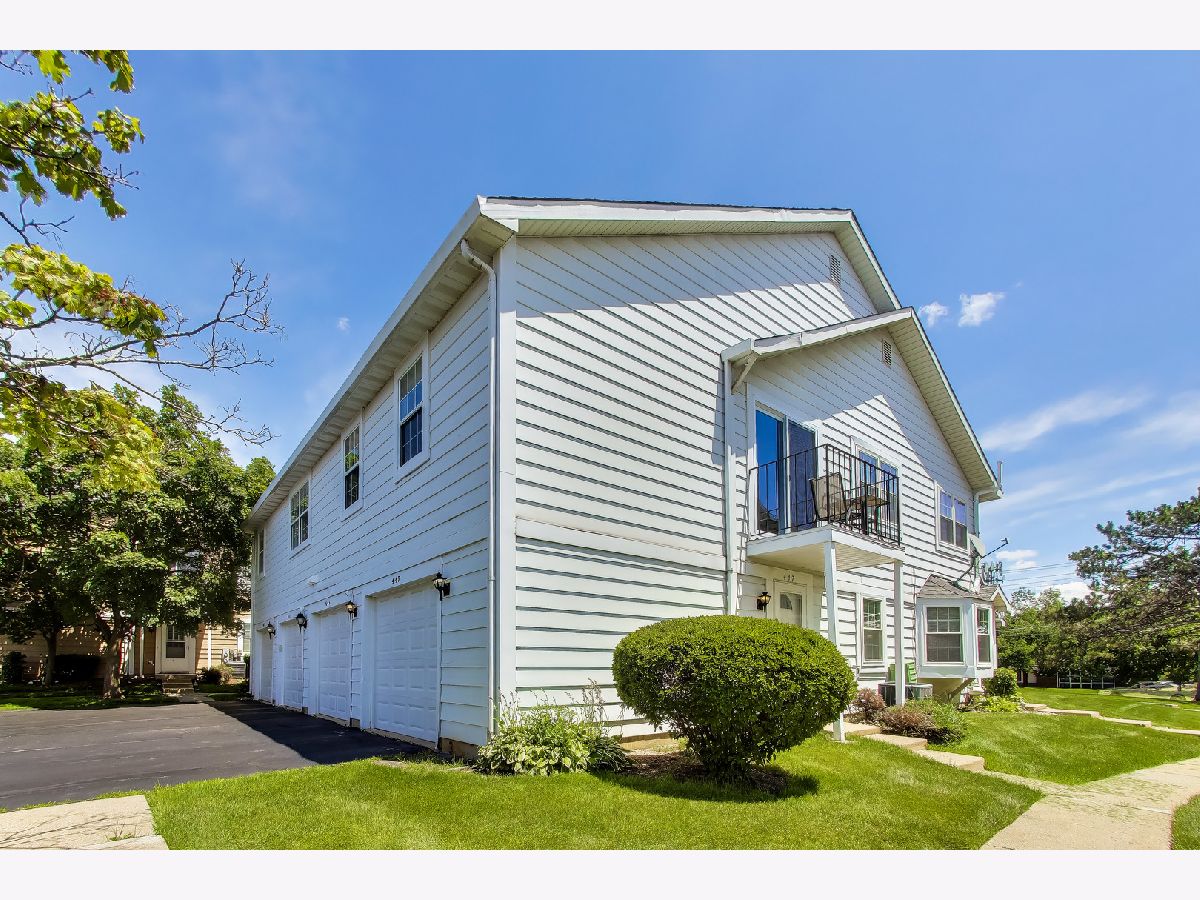Townhomes & Condos For Sale Cornell Lakes Palatine Illinois, 447 Cambridge Drive