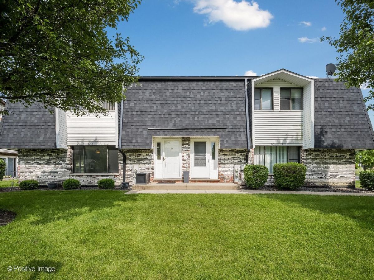 Townhomes & Condos & Homes For Sale Westberry Tinley Park Illinois, 16212 Apple Lane