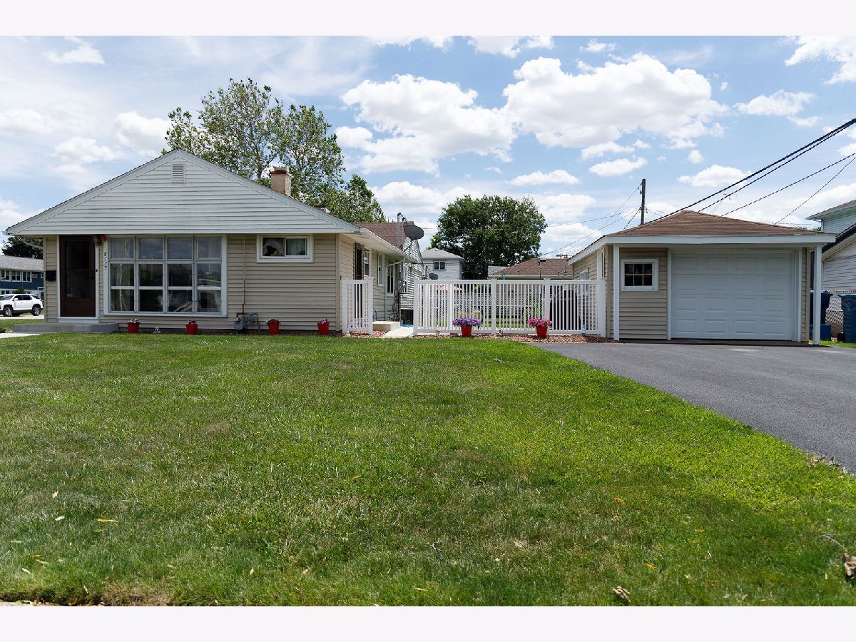  For Sale Hometown Illinois, 8732 Keeler Avenue