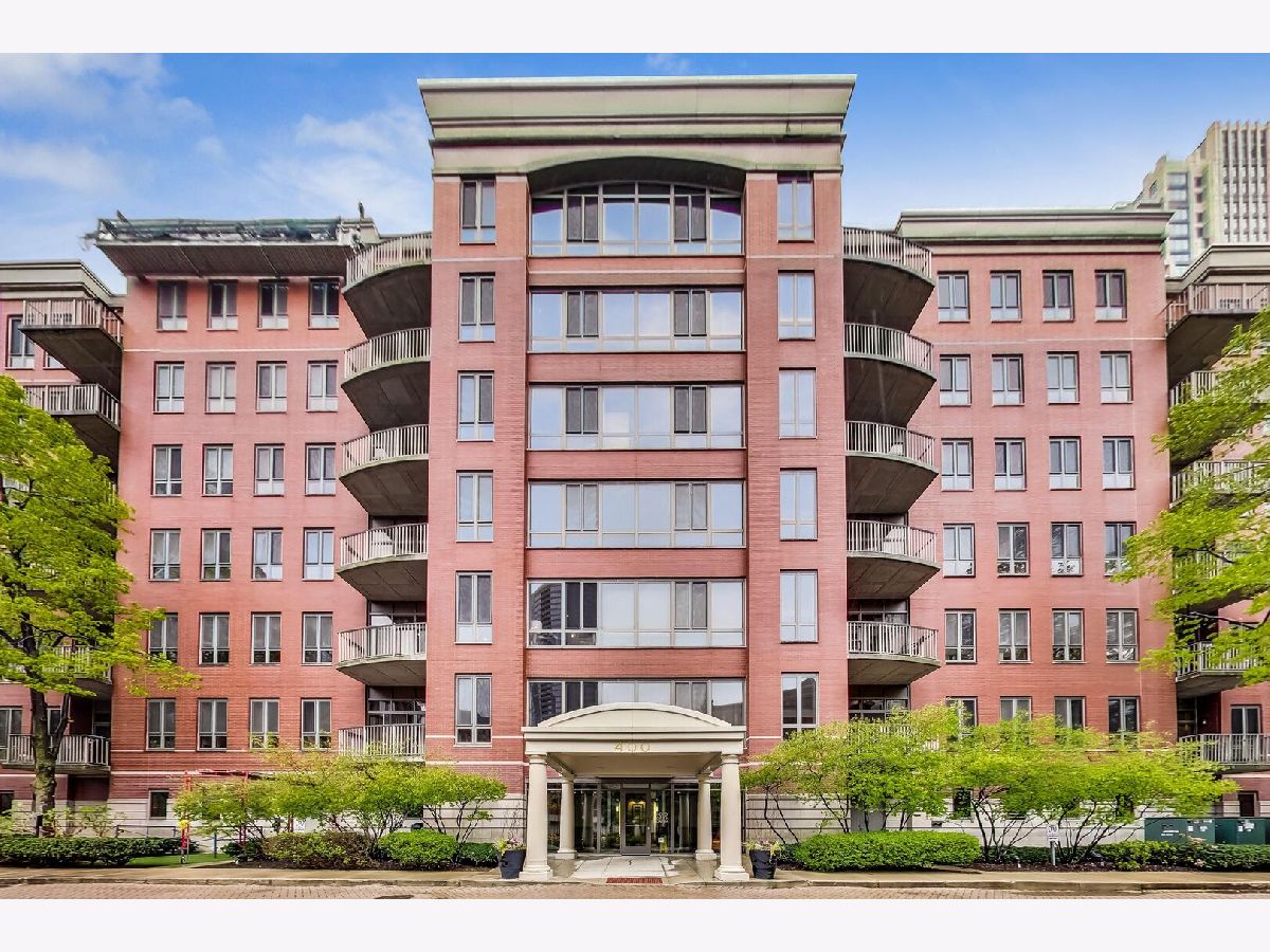 Condos & Townhomes For Sale Kinzie Park Midrise Chicago Illinois, 400 Clinton Street