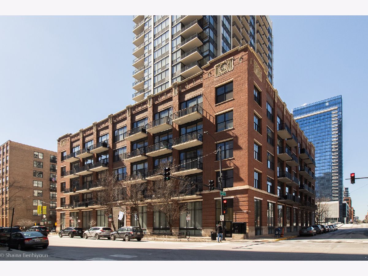  Rented Chicago Illinois, 210 Des Plaines