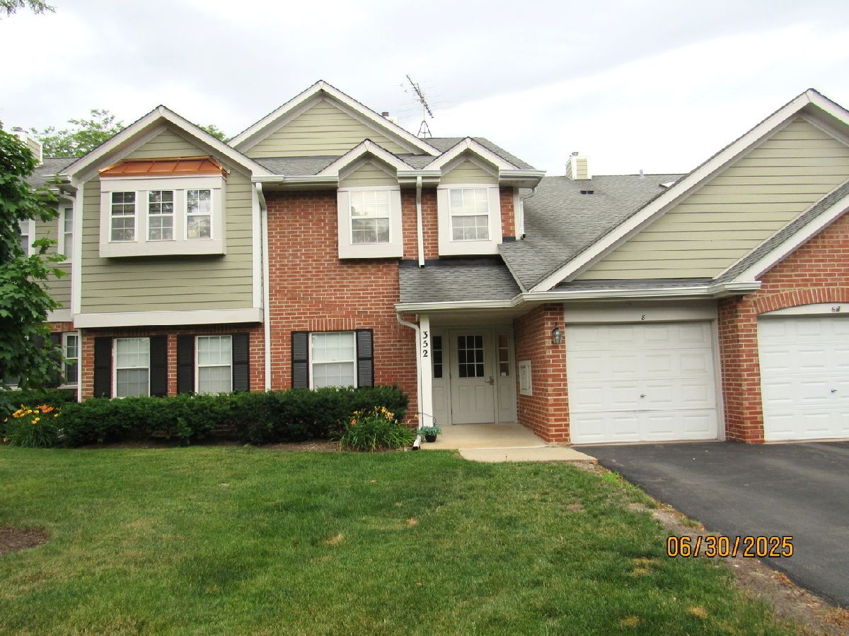 Condos & Townhomes Rented Heatherwood Estates Schaumburg Illinois, 352 Pembroke
