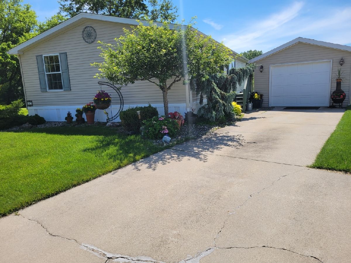 Subdivision For Sale Pheasant Lake Estates Beecher Illinois, 187 Whiporwill Drive