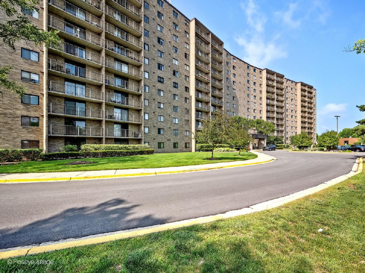 Condominiums For Sale Lake Hinsdale Towers Willowbrook Illinois, 6340 Americana Drive