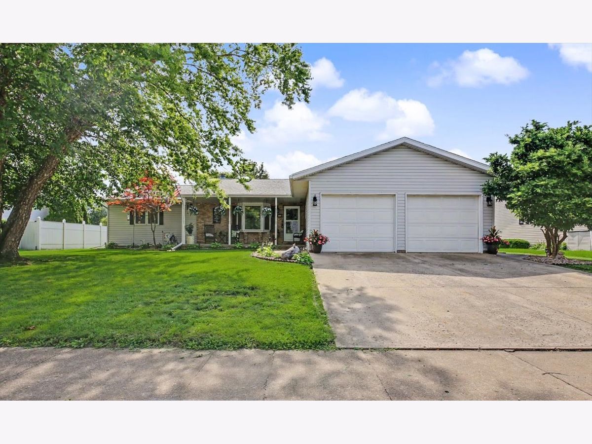  Sold Pontiac Illinois, 809 Cherokee