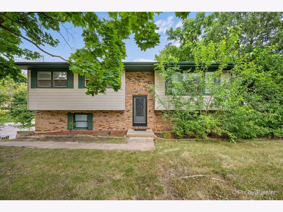  For Sale Cary Illinois, 2614 Crystal Lake Road