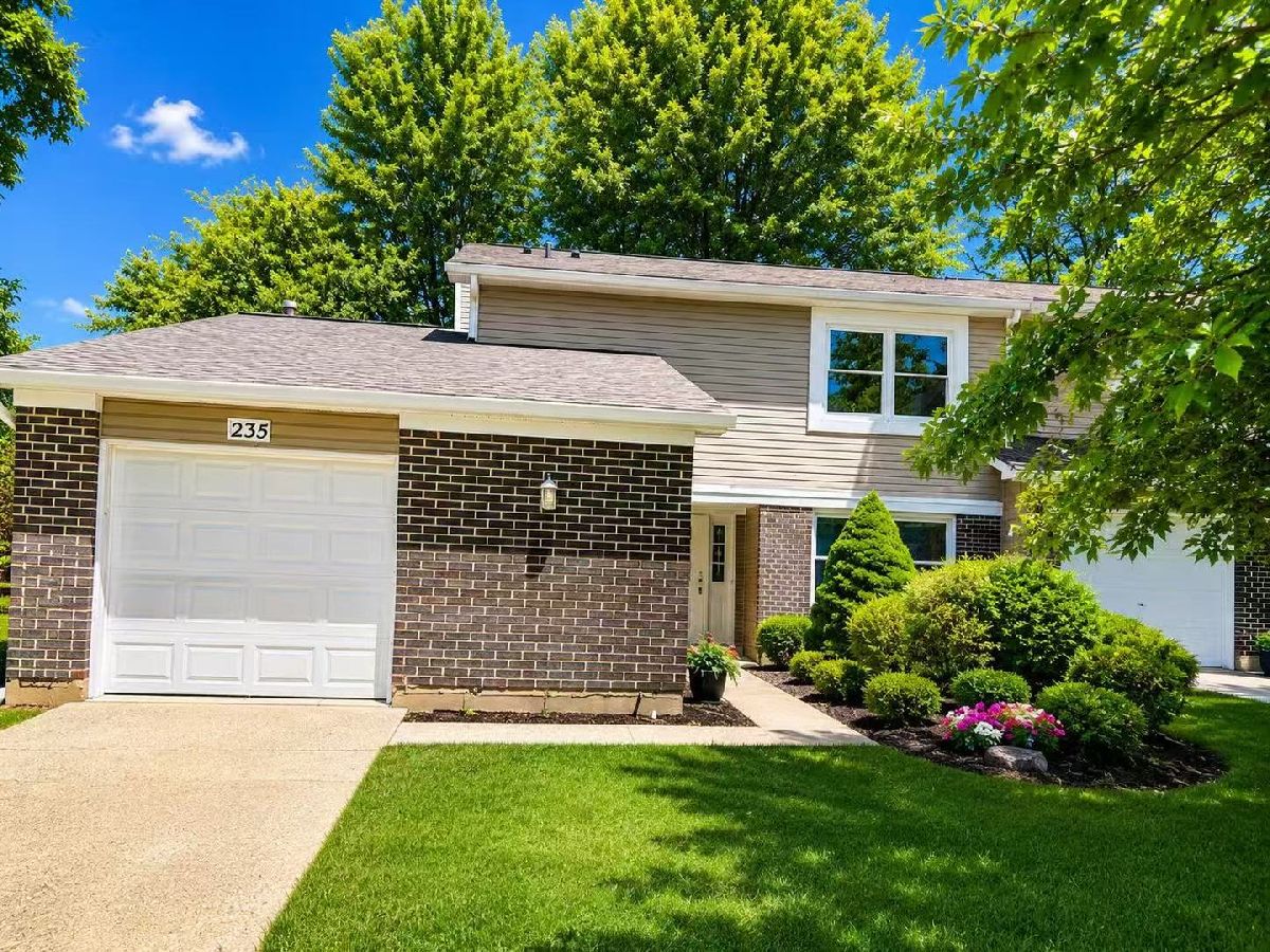  Rented Bloomingdale Illinois, 235 Hedgerow