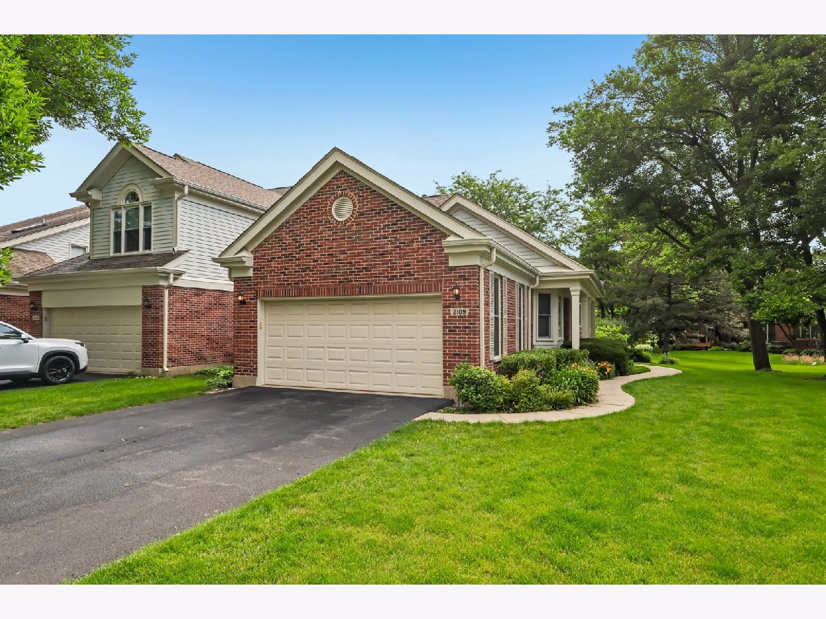 Townhomes & Condos & Homes For Sale Lake Arlington Arlington Heights Illinois, 2109 Charter Point Drive