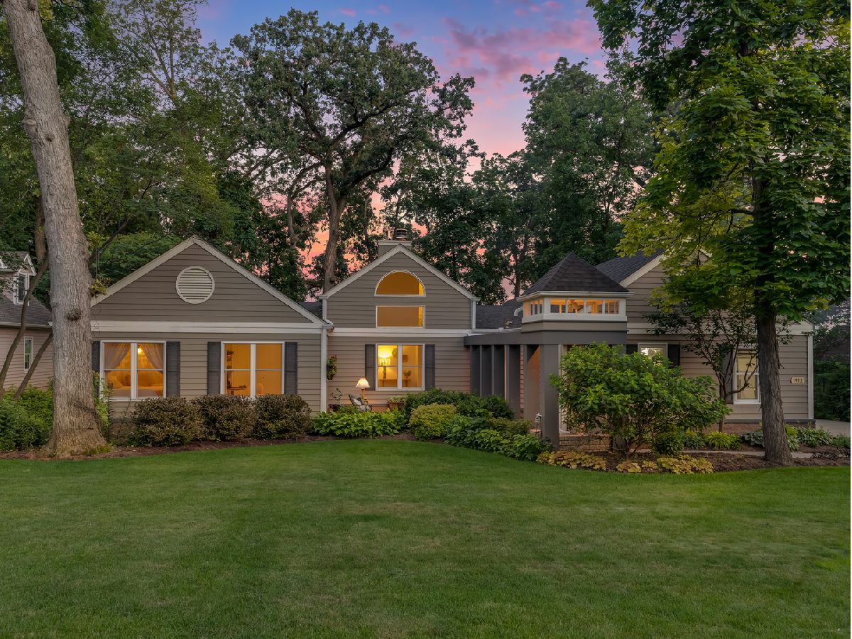  Sold Sugar Grove Illinois, 1912 Whispering Oaks