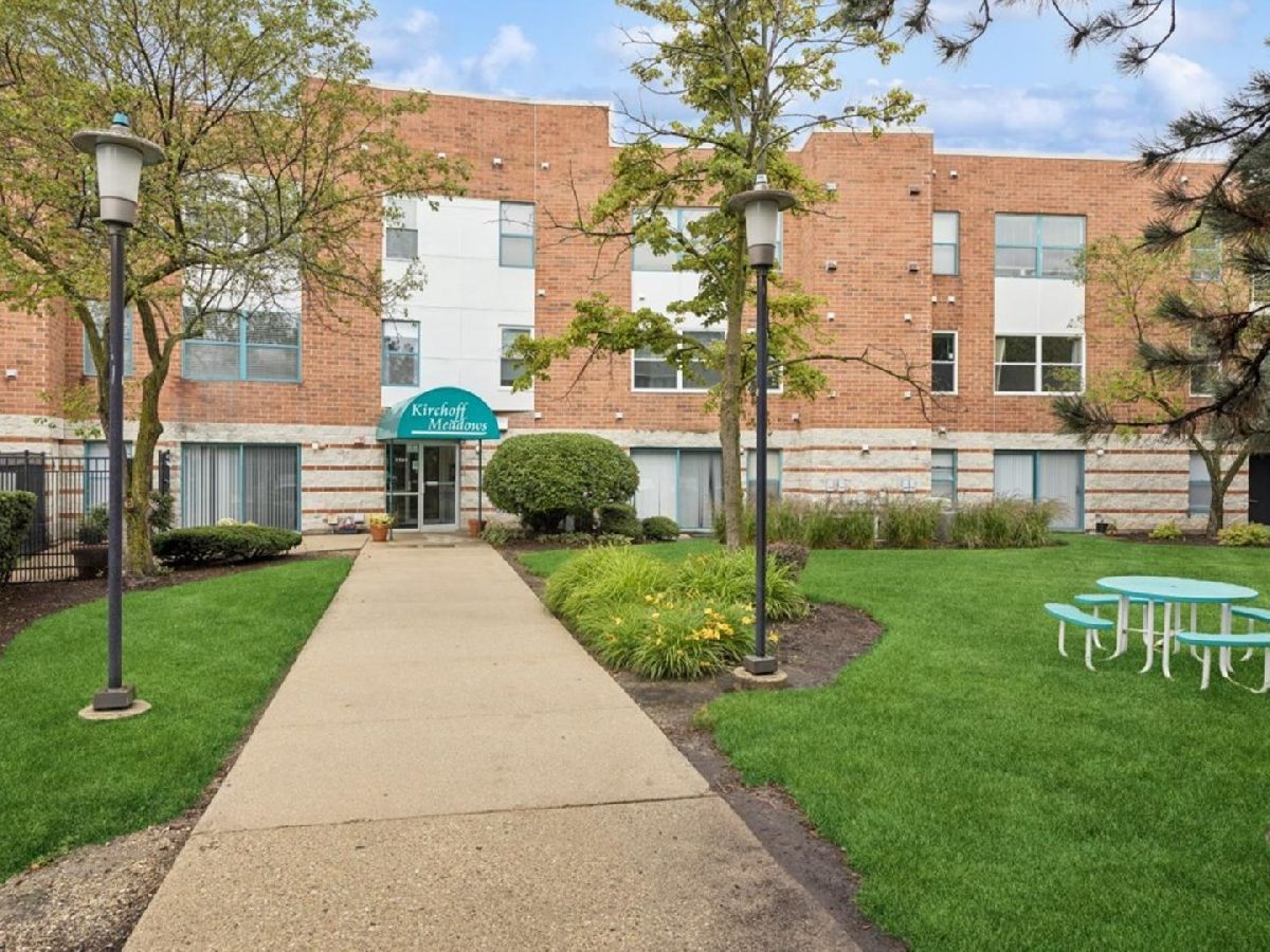 Condos & Townhomes & Homes For Sale Kirchoff Meadows Rolling Meadows Illinois, 3265 Kirchoff Road