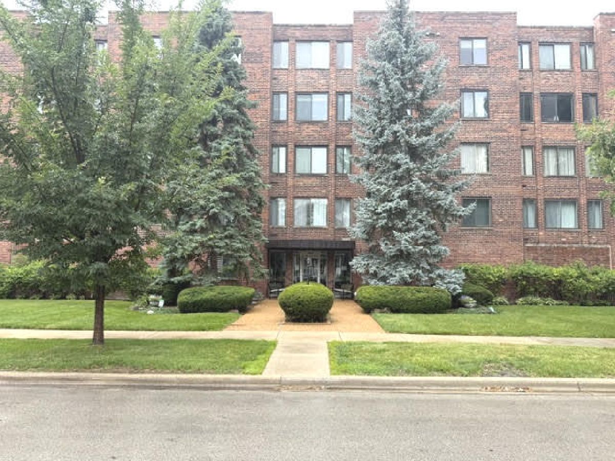 Condominiums Rented Royal Dunton Arlington Heights Illinois, 110 Dunton