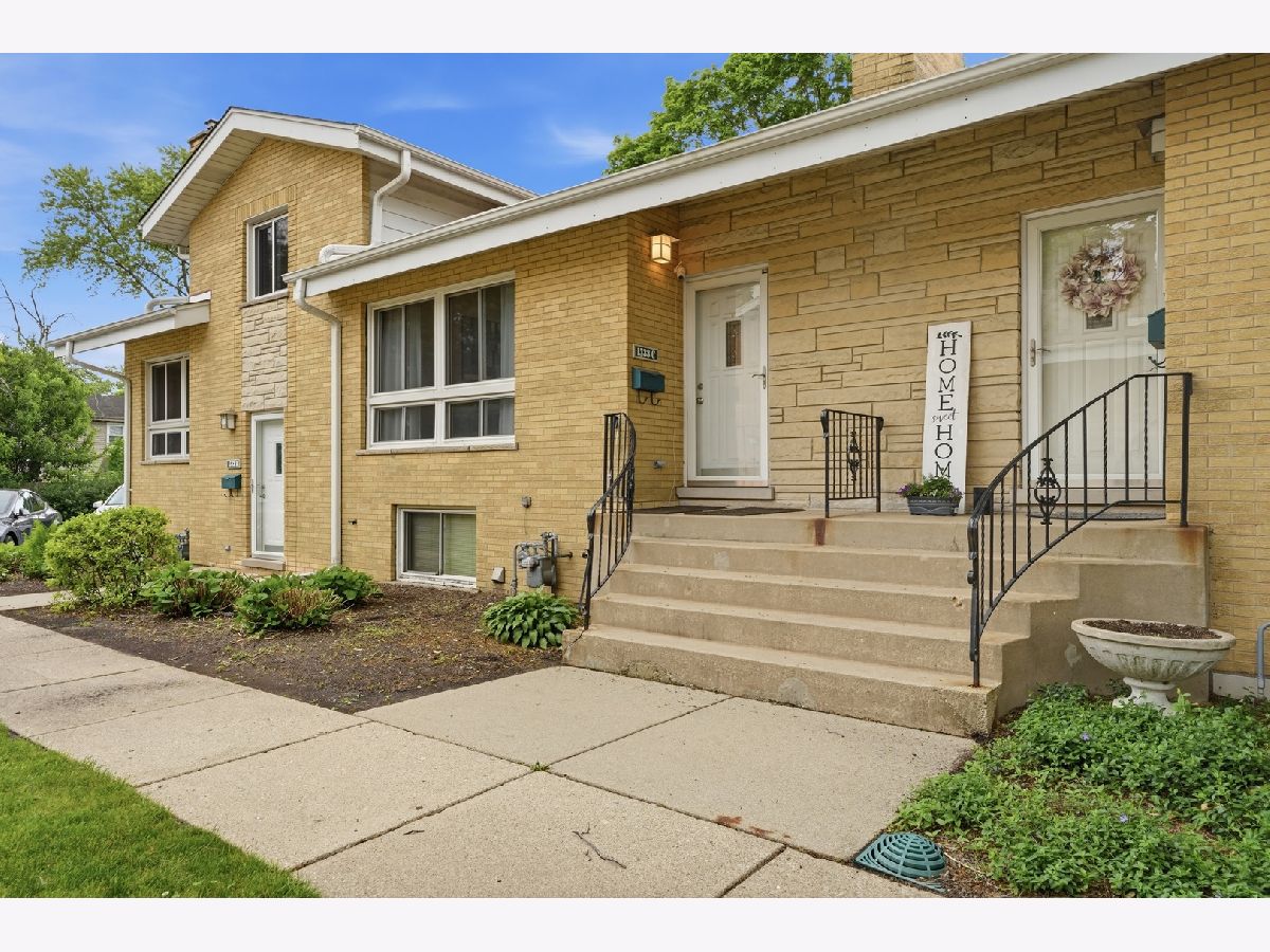 Townhomes For Sale 12 Oaks At North Arlington Arlington Heights Illinois, 1533 Arlington Heights Road