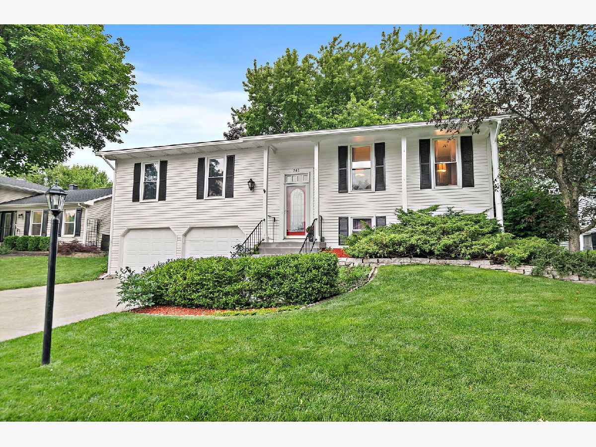 Homes For Sale Greenfields Cary Illinois, 768 Merrimac Street