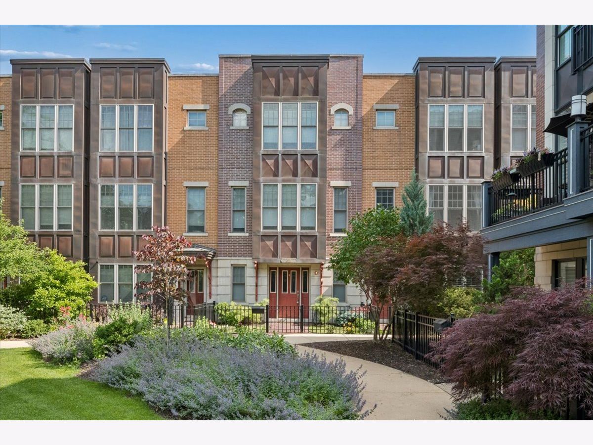  Sold Chicago Illinois, 3006 Newport