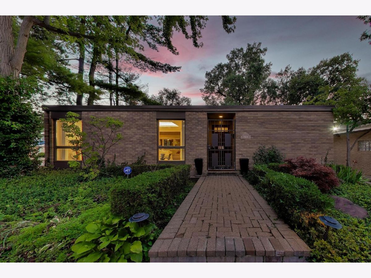 Homes & Townhomes For Sale Devonshire Skokie Illinois, 9000 Tripp Avenue