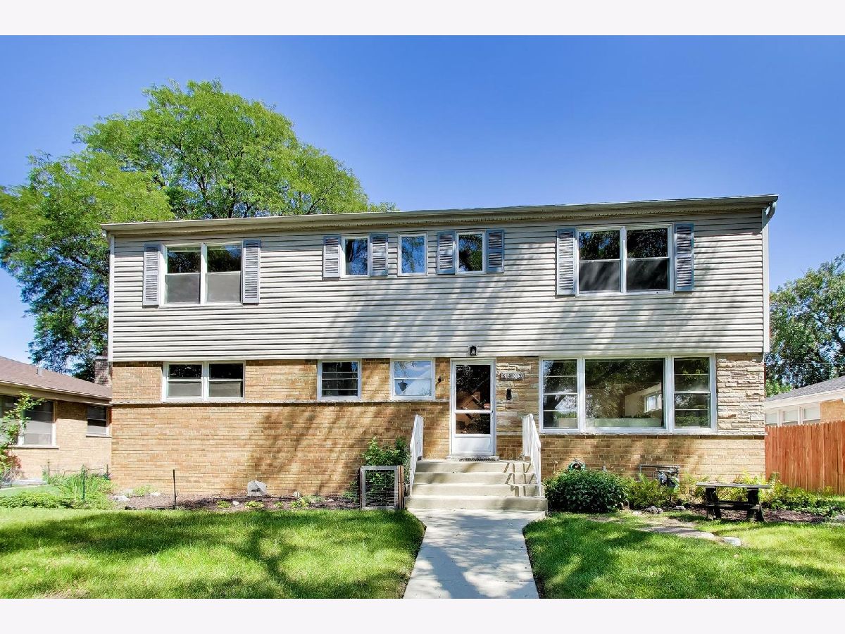 Homes For Sale Devonshire Manor Skokie Illinois, 9433 Kildare Avenue